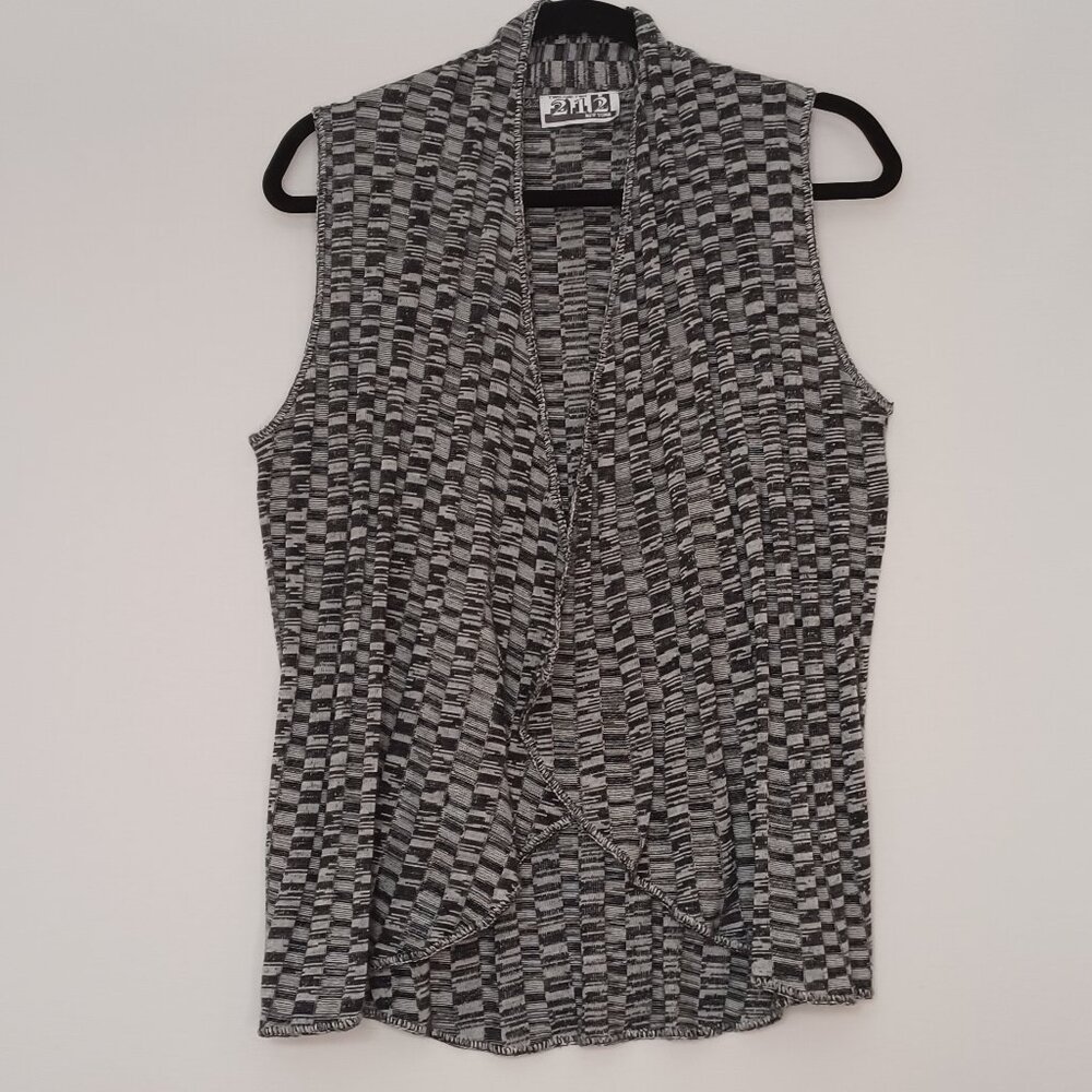 Women's Black and White Open Front Cardigan w/ No size tag & No care tag